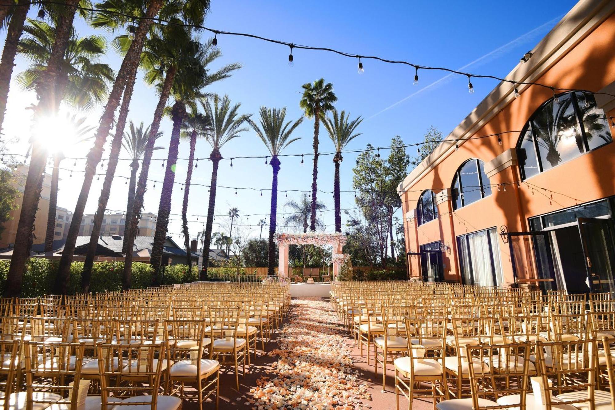 Delta Hotels By Marriott Anaheim Garden Grove Exterior photo
